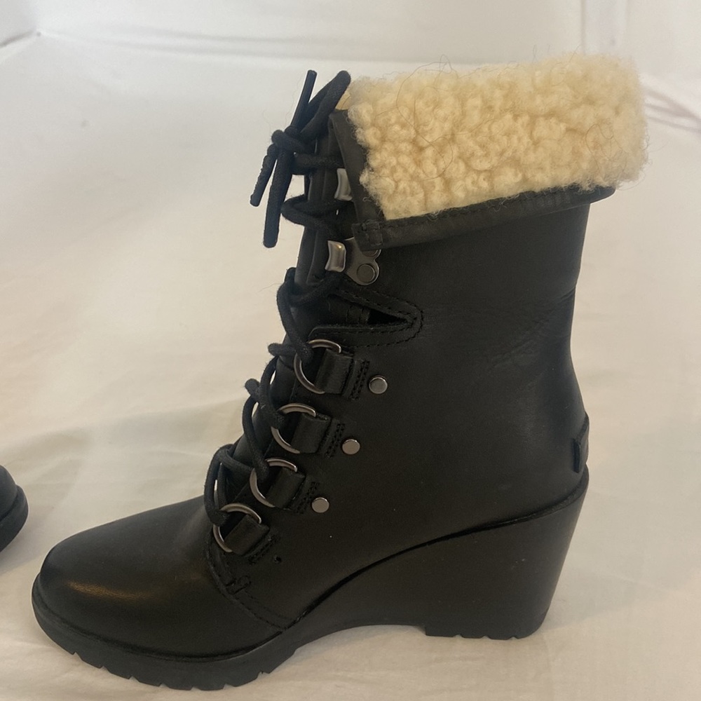 Sorel black leather and shearling after hours lace up wedge boots, size 6 - Picture 5 of 7